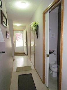 Two bedroom townhouse in McKenzie Lake - available October 1