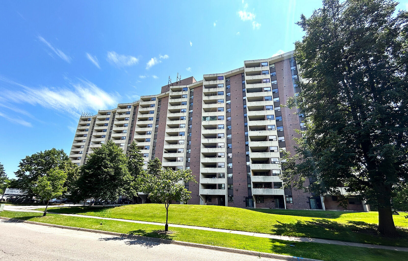 Oakville 2 bedrooms Apartment for rent. Property photo: 691750-1