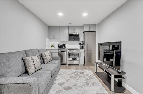 Fully Furnished New and Modern 2 Bedrooms and 1 Bath Basement Suite in Uplands