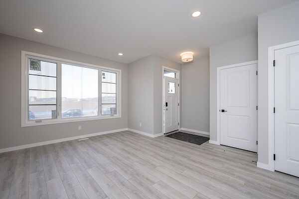 Calgary 4 bedrooms Main Floor for rent. Property photo: 693334-2