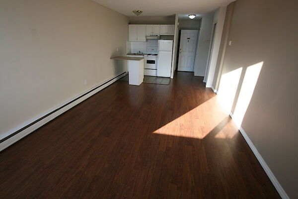 Calgary studio Apartment for rent. Property photo: 693688-2