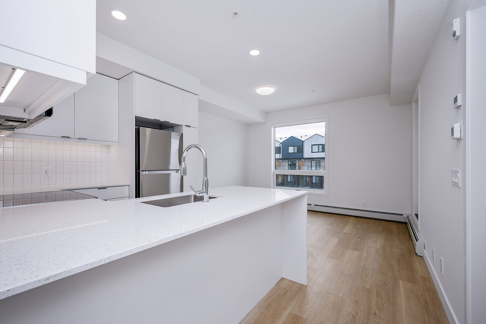 Calgary 2 bedrooms Condo Unit for rent. Property photo: 693966-1