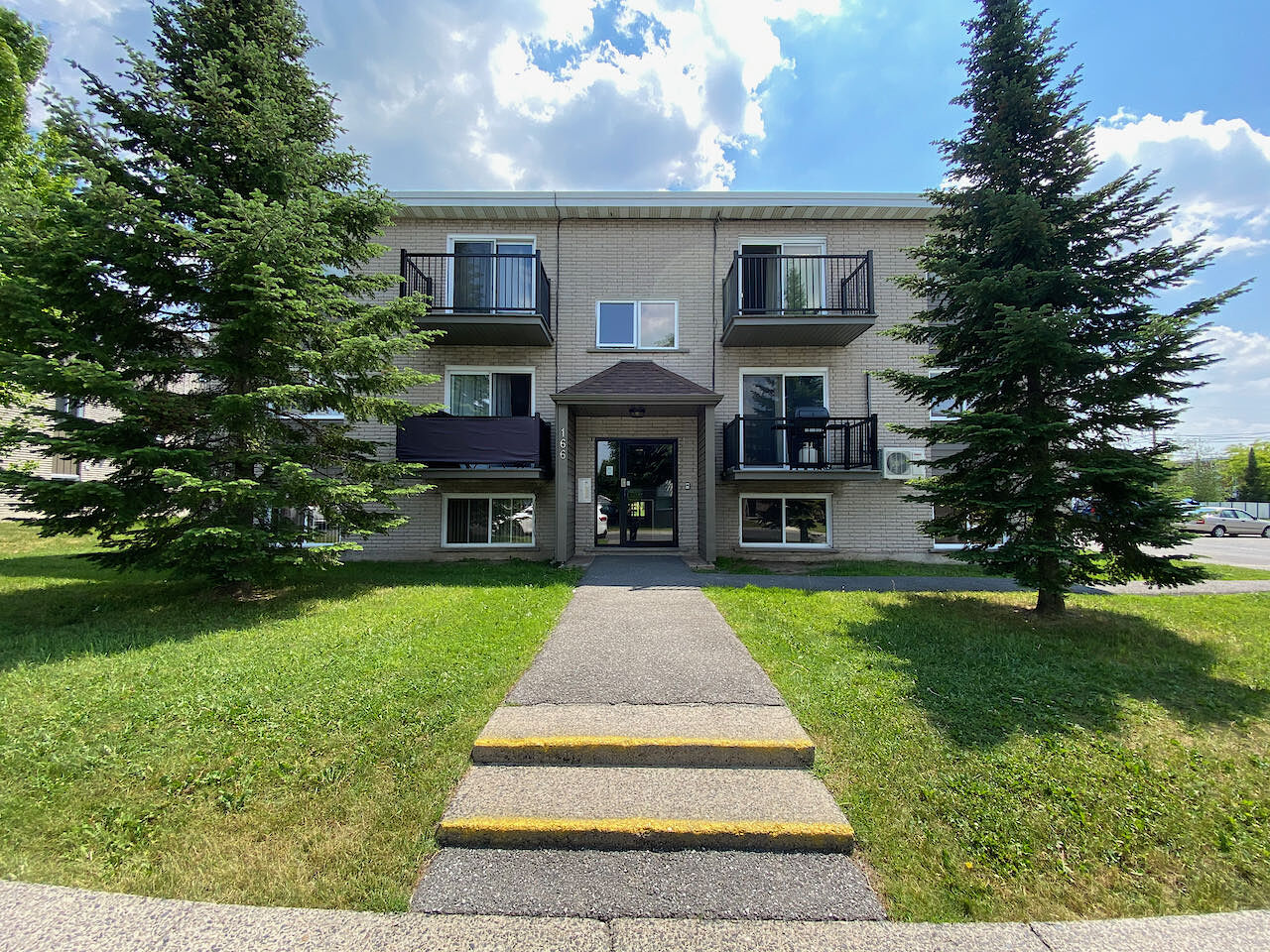 Granby 2 bedrooms Apartment for rent. Property photo: 694686-1