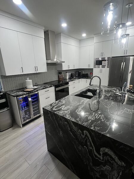 Calgary 4 bedrooms Room For Rent for rent. Property photo: 694854-2