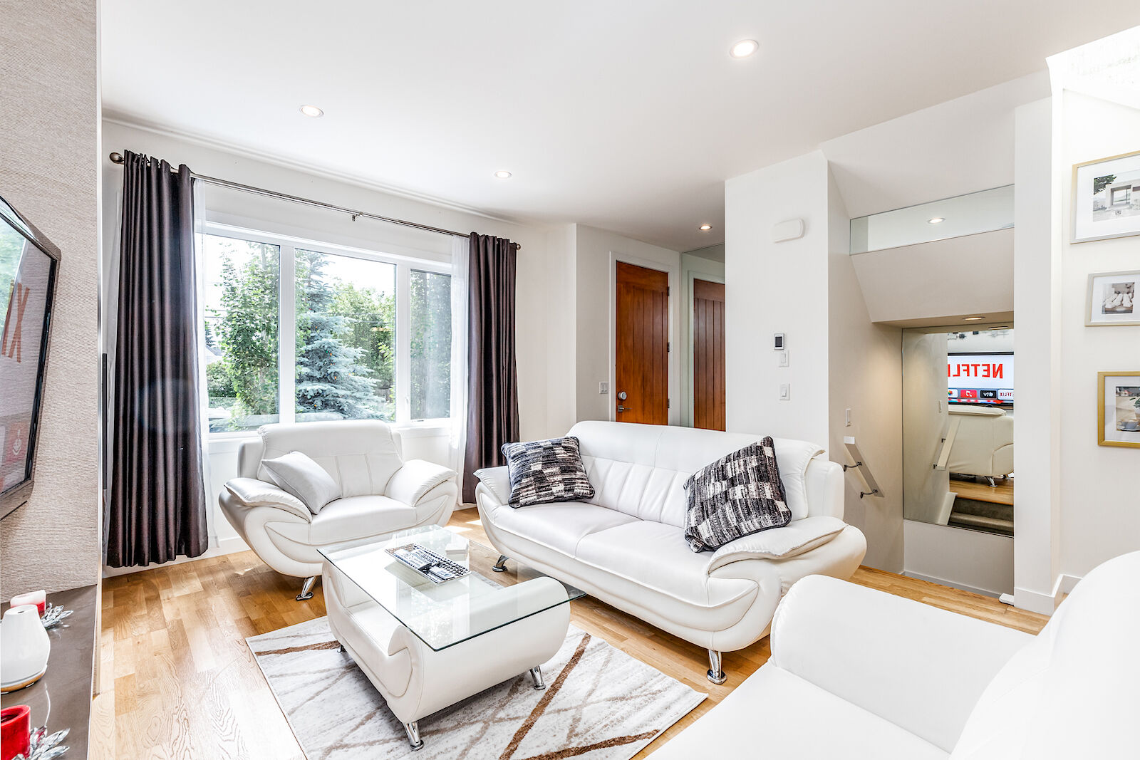 Calgary 4 bedrooms Duplex for rent. Property photo: 695761-1