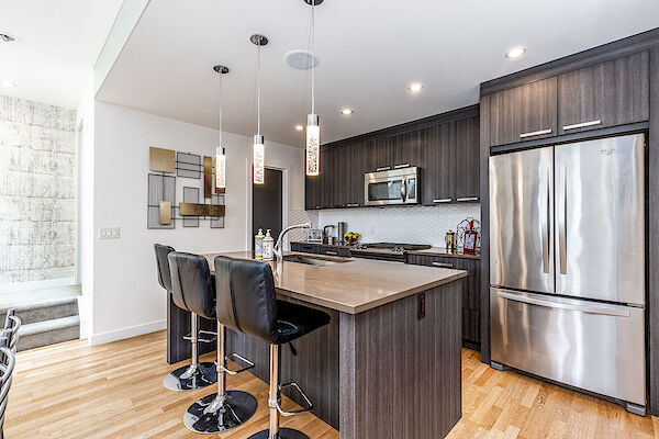 Calgary 4 bedrooms Duplex for rent. Property photo: 695761-2