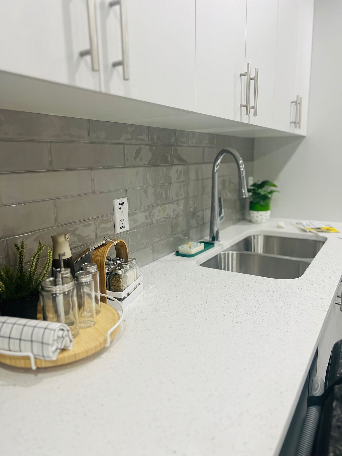 Calgary 2 bedrooms Basement for rent. Property photo: 695828-1