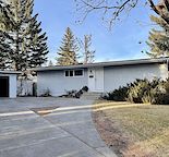 3 brs house + car port super location in North Glenmore Park!