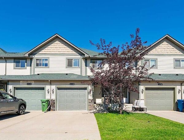 3BR 3.5Bath 2 Storey Townhome with Attached Garage and finished basement.