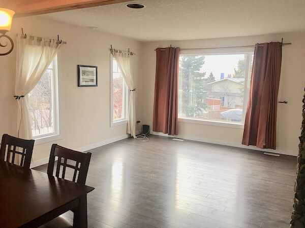Calgary 3 bedrooms Duplex for rent. Property photo: 697784-2