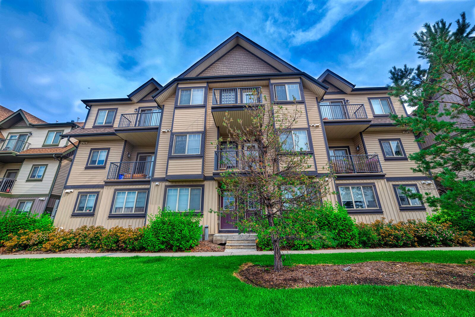 Calgary 2 bedrooms Townhouse for rent. Property photo: 698467-1