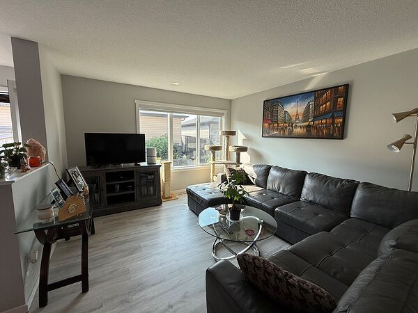 Edmonton 1 bedroom Room For Rent for rent. Property photo: 698782-2
