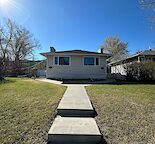Bright 2 Bedroom Duplex Near Marda Loop and MRU