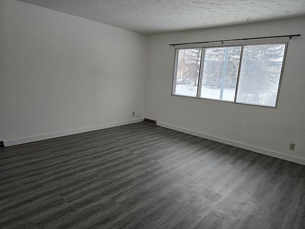 Calgary 2 bedrooms Fourplex for rent. Property photo: 700391-2