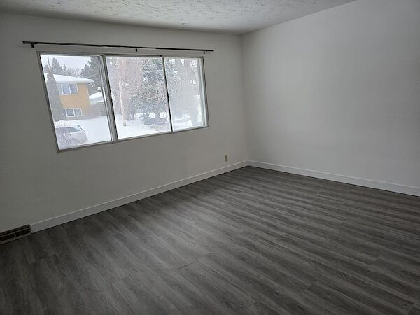 Calgary 2 bedrooms Fourplex for rent. Property photo: 700391-3