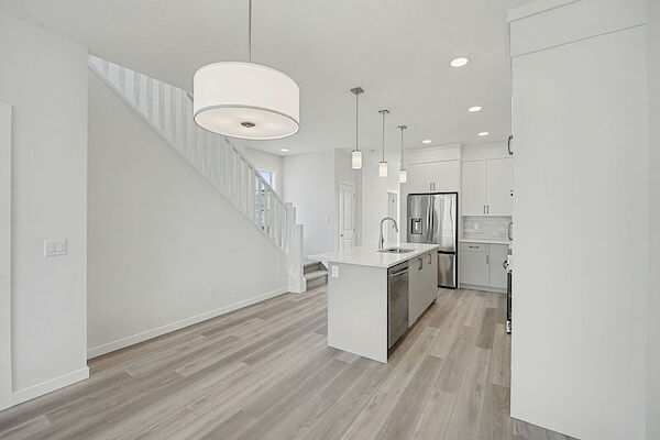Calgary 4 bedrooms Main Floor for rent. Property photo: 701135-2