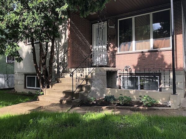 Short-term, Fully Furnished, Bright 2 Bedroom Renovated Apartment