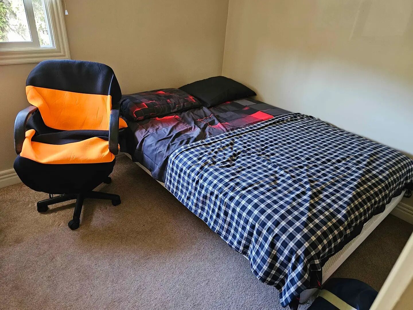 Calgary 1 bedroom Room For Rent for rent. Property photo: 701481-1