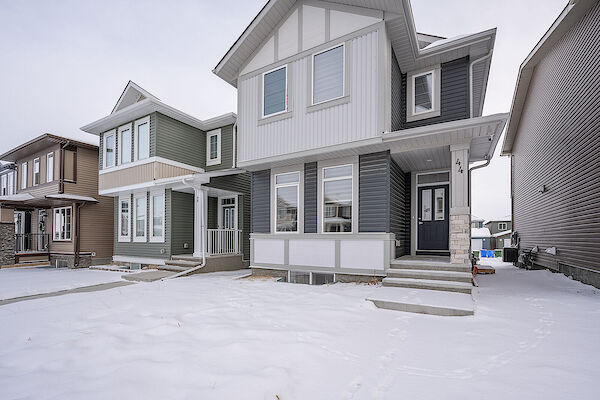 For Rent — In Evanscrest Pl NW Almost-New CLEAN 3-Bed | 2.5-Bath | Main Level