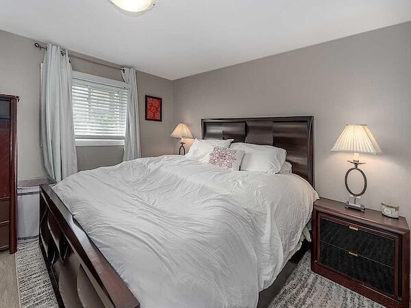 Calgary 1 + Den bedrooms Basement for rent. Property photo: 702316-2
