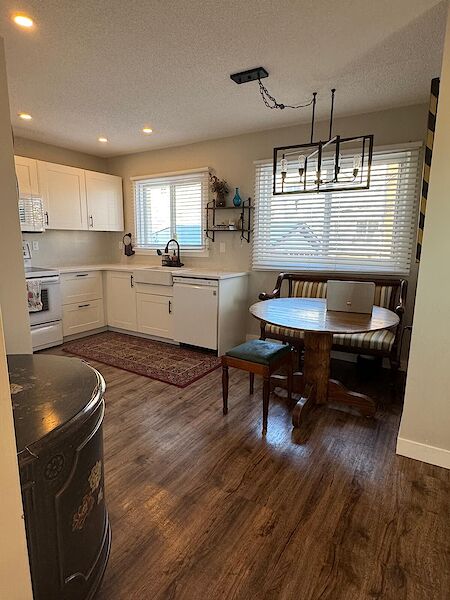 Calgary 3 bedrooms Room For Rent for rent. Property photo: 703301-3