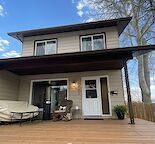 Bright Master Bedroom in Cozy Marda Loop Home (All-Inclusive)
