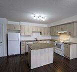 FANTASTIC 2 BD + DEN W/IN SUITE LAUNDRY & PARKING AVAILABLE