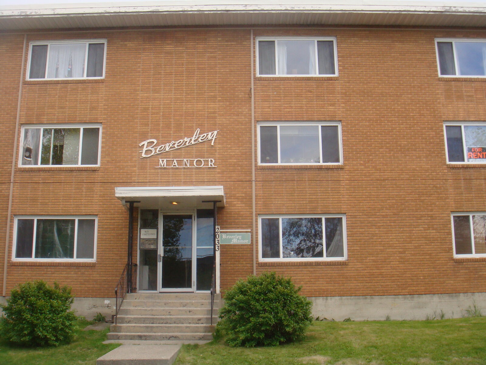 Calgary studio Condo Unit for rent. Property photo: 7042-1