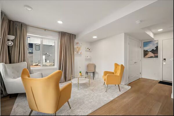 Calgary 3 + Den bedrooms Townhouse for rent. Property photo: 704796-2