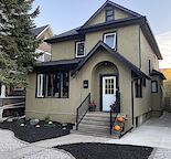 Bright Upper Suite in Heart of Mission!