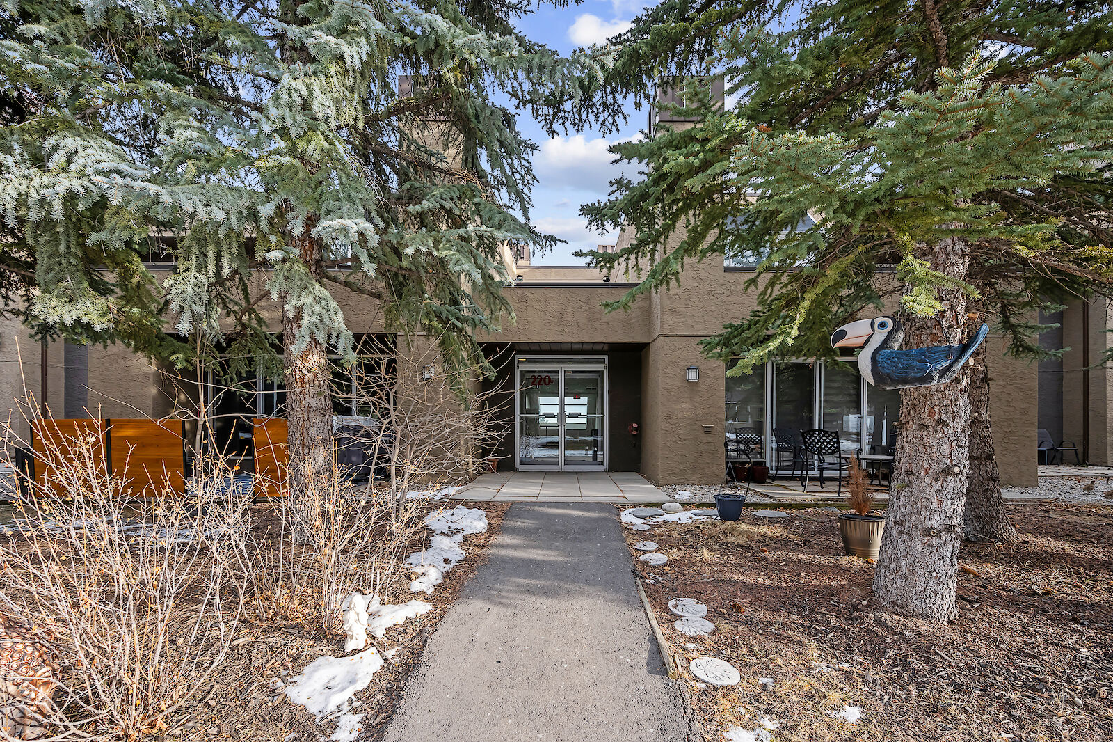 Calgary 2 bedrooms Condo Unit for rent. Property photo: 707952-1