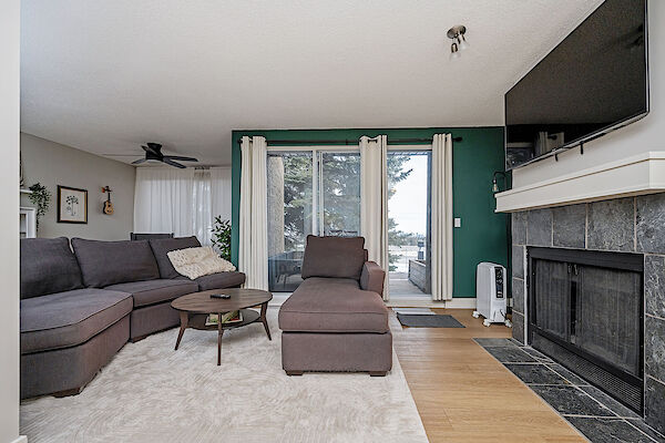 Calgary 2 bedrooms Condo Unit for rent. Property photo: 707952-2