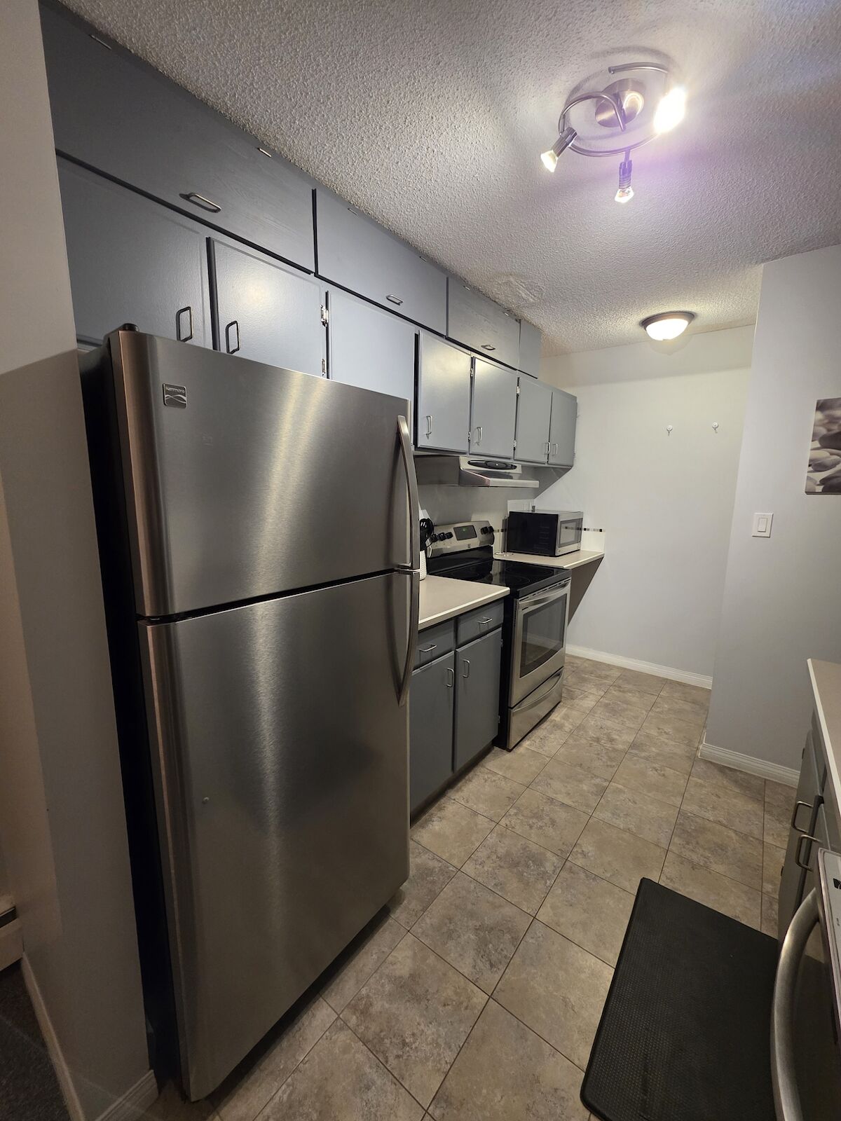 Calgary 1 + Den bedrooms Condo Unit for rent. Property photo: 708017-1