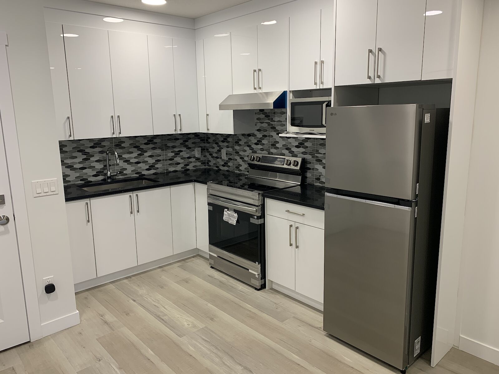 Calgary 2 bedrooms Basement for rent. Property photo: 708147-1