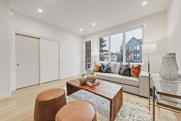 Calgary 2 bedrooms Townhouse for rent. Property photo: 708253-2