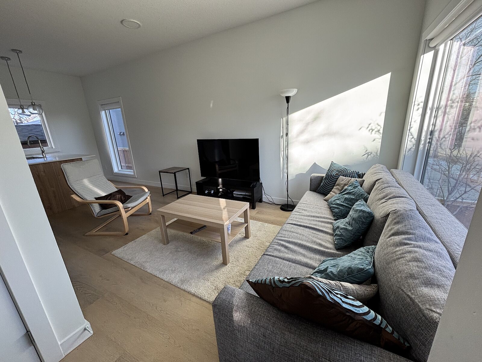 Calgary 3 bedrooms Townhouse for rent. Property photo: 708346-1
