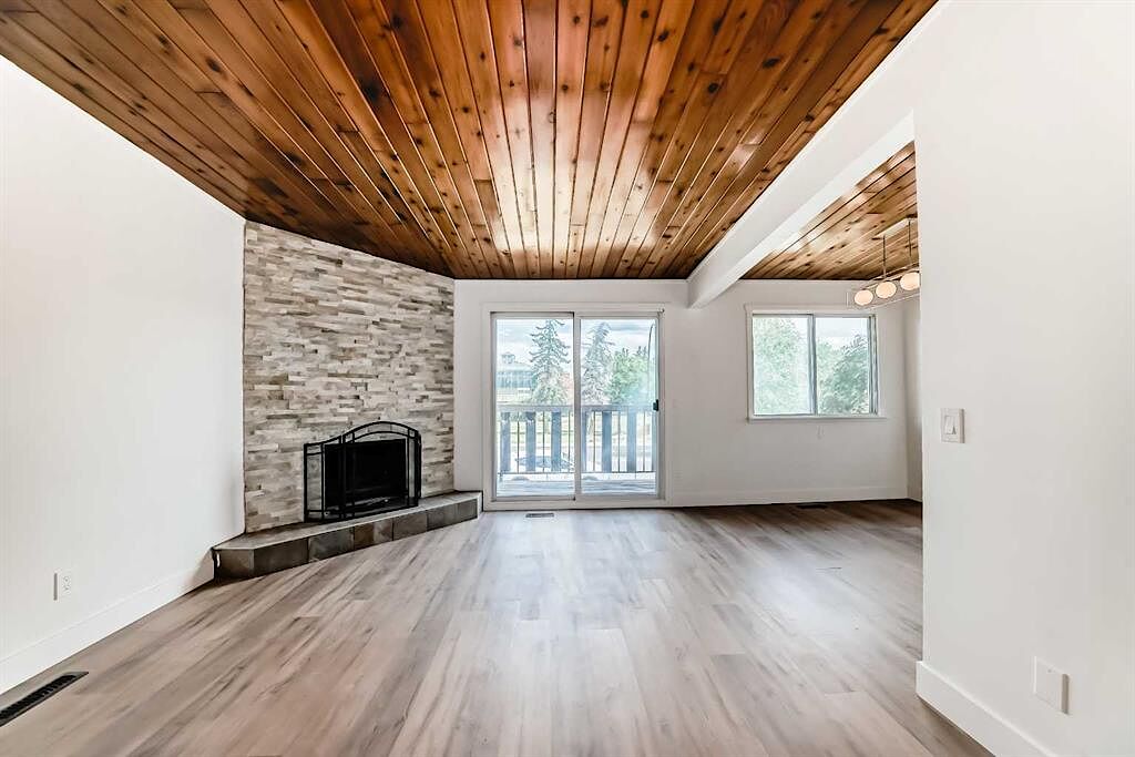 Calgary 2 bedrooms Townhouse for rent. Property photo: 708397-1