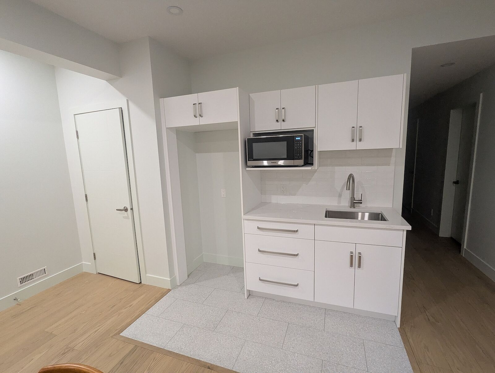 Calgary 1 bedroom Room For Rent for rent. Property photo: 708400-1