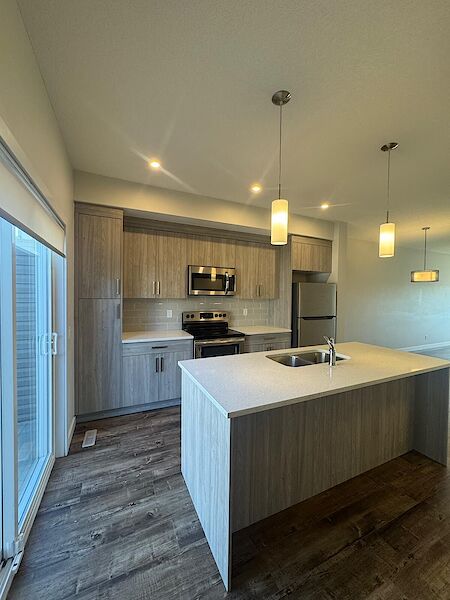 2 Bed Plus 1 Den Townhouse