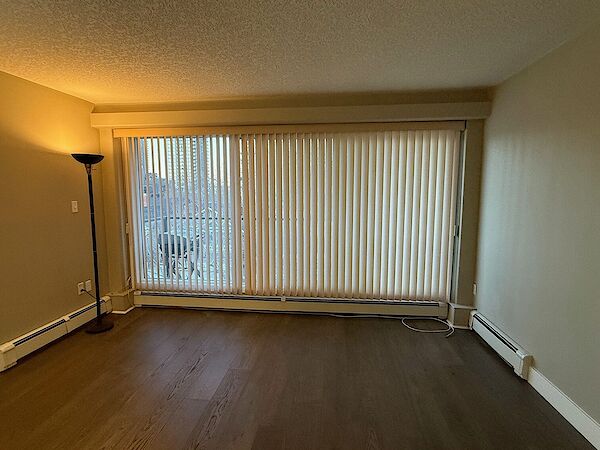 Calgary 2 bedrooms Condo Unit for rent. Property photo: 710138-3