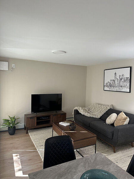 Vancouver 1 bedroom Apartment for rent. Property photo: 710242-2