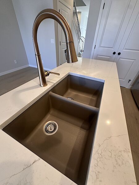 Calgary 5 bedrooms House for rent. Property photo: 710327-3