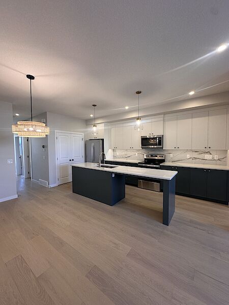 Calgary 5 bedrooms House for rent. Property photo: 710327-2