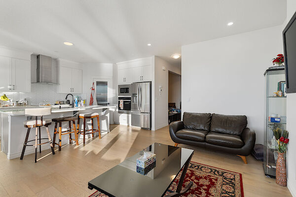 Calgary 3 + Den bedrooms Main Floor for rent. Property photo: 711110-3