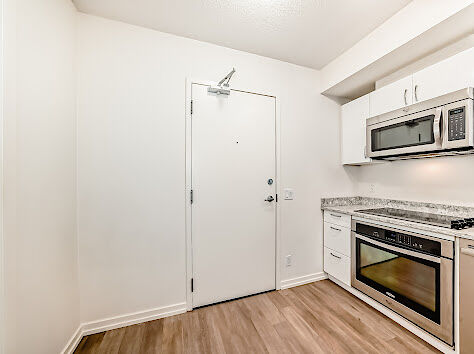 Calgary 1 + Den bedrooms Condo Unit for rent. Property photo: 711318-1