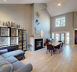 Executive Townhouse in Varsity Estates with Parkland Views