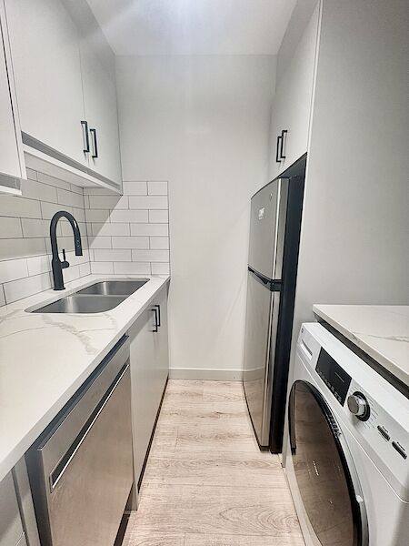 Calgary 1 bedroom Condo Unit for rent. Property photo: 711960-3