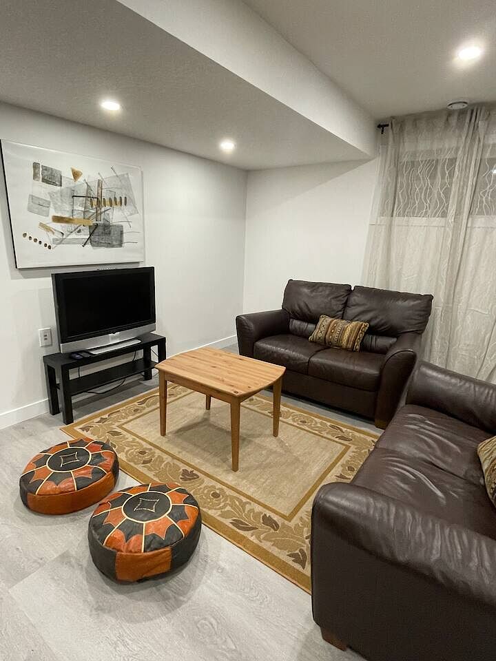 Calgary 2 bedrooms Basement for rent. Property photo: 711993-1