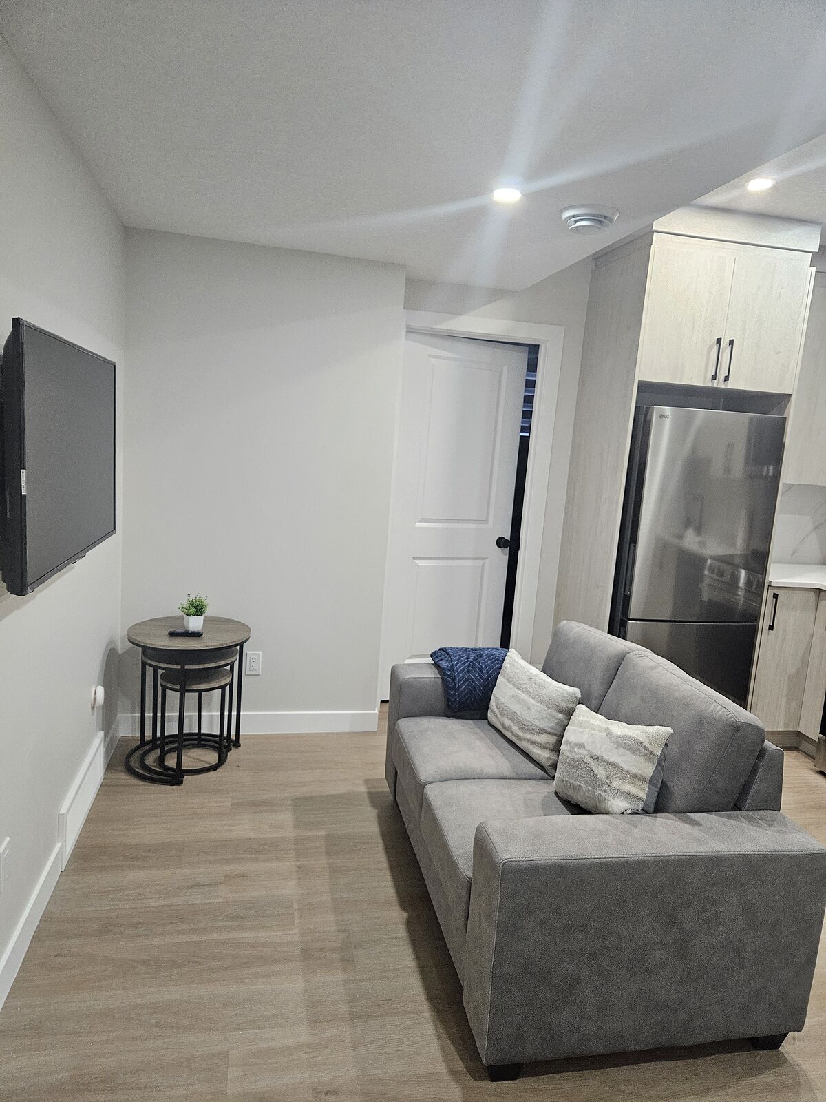 Calgary 2 bedrooms Basement for rent. Property photo: 712927-1