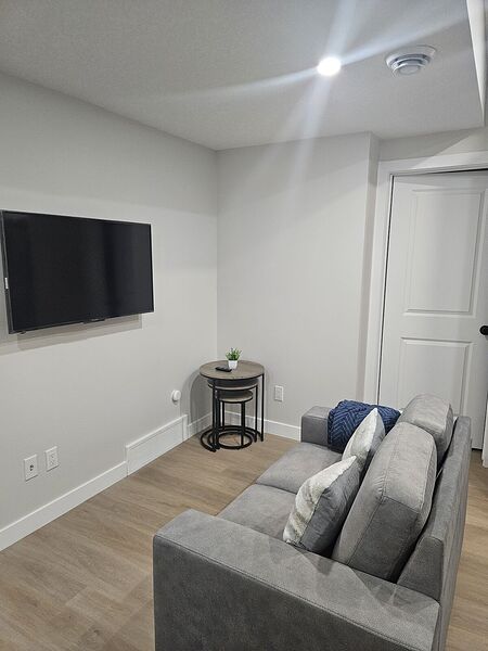 Calgary 2 bedrooms Basement for rent. Property photo: 712927-2
